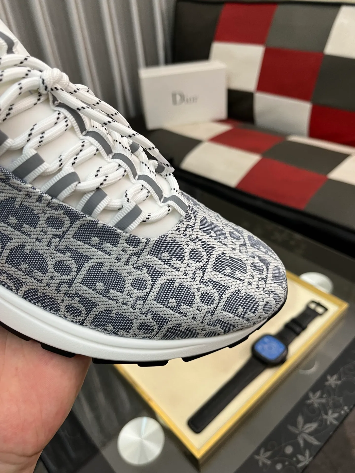 Men's Men's Shoes💰440⌚️⌚️ Dior's casual and sporty style combines the elements of dad's bag-soled shoes, successfully breaking through the dad shoe style that has been on the streets in recent years, and becoming a beautiful landscape in luxury goods. The fabric is high mercerized with breathable mesh, and the mesh on both sides of the shoe is made of three layers of composite technology. The bottom process uses package molding fabrics: imported high mercerized 🐂 cowhide stitching with original customized D-shaped mesh code number: 38-443️⃣Colors available